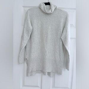 Loft Women's Size Med White Sweater Tunic Top Turtle Cowl Neck  Oversize Travel